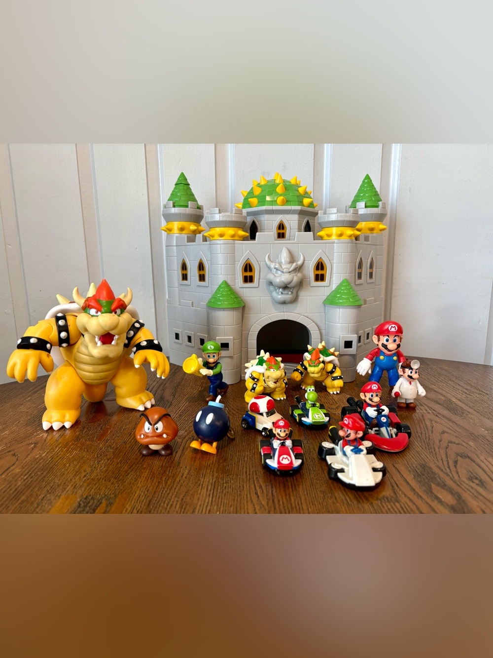Nintendo Super Mario Bowser Castle Toy Bundle